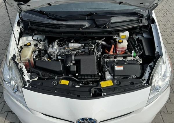 Toyota Prius cena 49999 przebieg: 147000, rok produkcji 2015 z Raszków małe 529